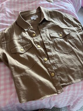 Evereve women’s Tan Snap-Front Utility crop jacket